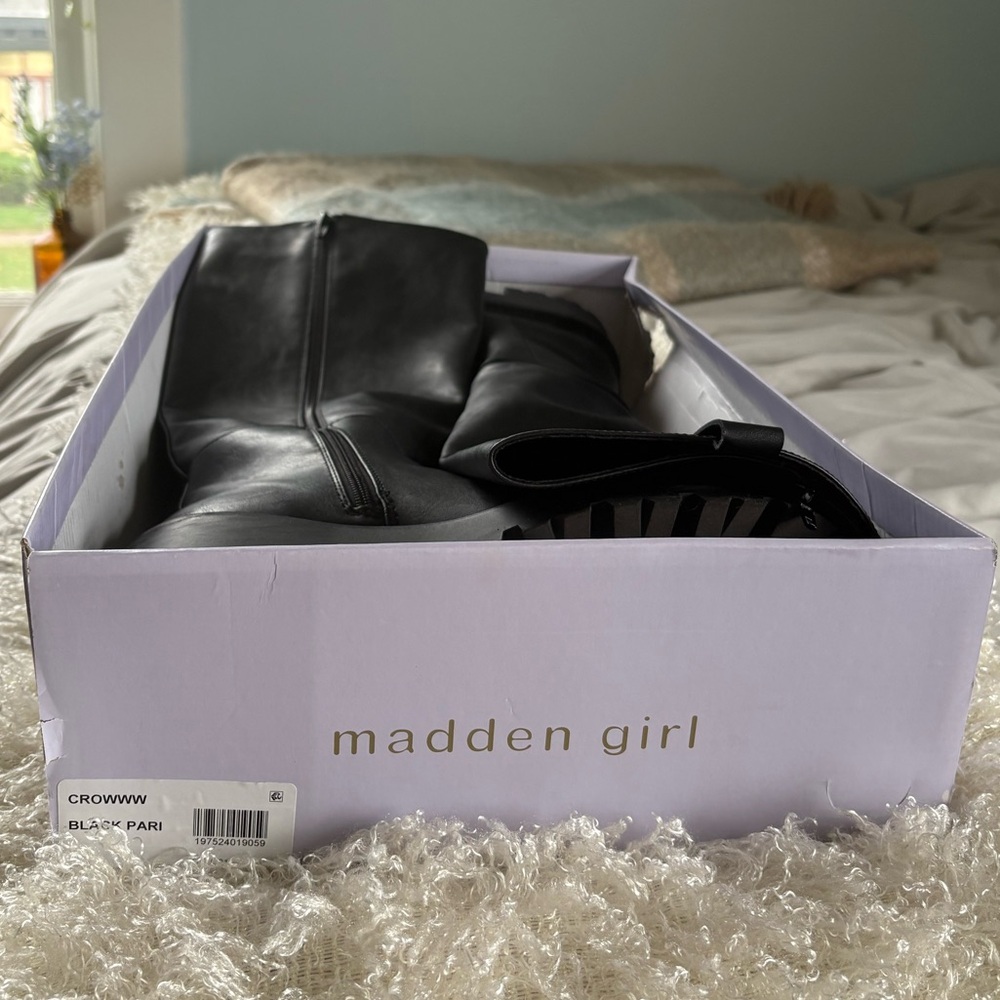 Steve Madden Boots - Picture 4 of 6